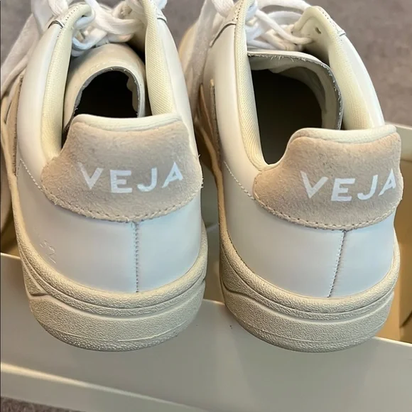 Veja V-12 LEATHER WHITE SABLE - Picture 6 of 10